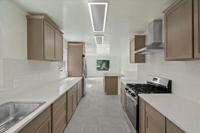 7205 41 STREET, Kenosha, WI 53142