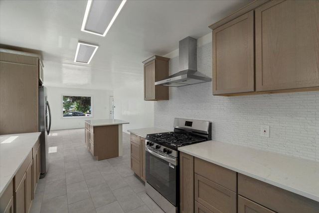 7205 41 STREET, Kenosha, WI 53142