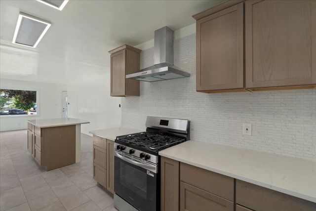 7205 41 STREET, Kenosha, WI 53142