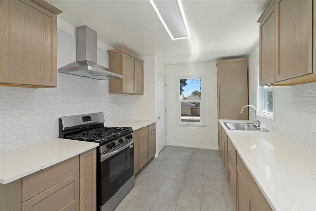 7205 41 STREET, Kenosha, WI 53142