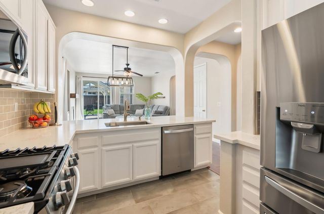 10065 Waterfield Dr, Elk Grove, CA 95757