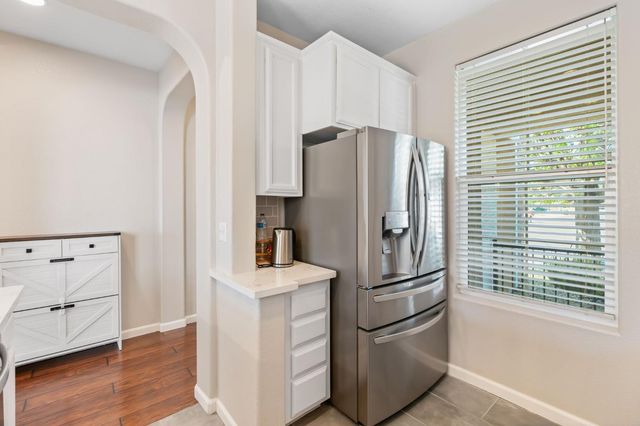 10065 Waterfield Dr, Elk Grove, CA 95757