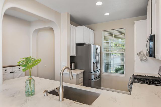 10065 Waterfield Dr, Elk Grove, CA 95757