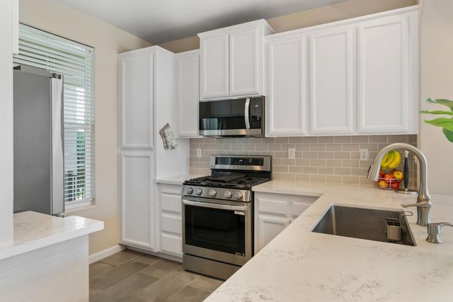 10065 Waterfield Dr, Elk Grove, CA 95757