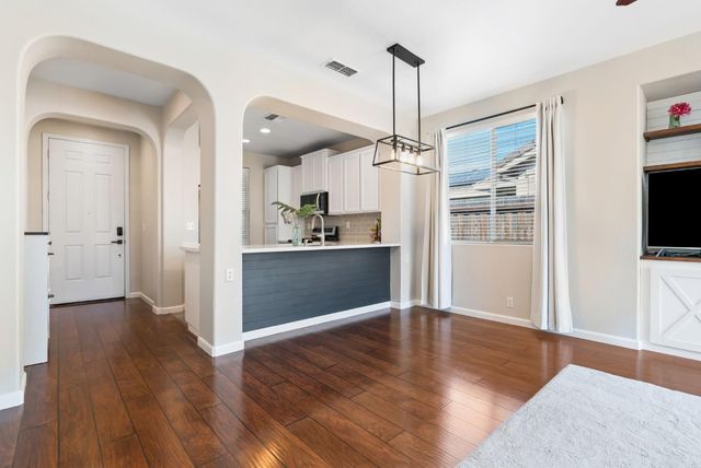 10065 Waterfield Dr, Elk Grove, CA 95757