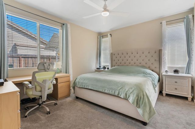 10065 Waterfield Dr, Elk Grove, CA 95757