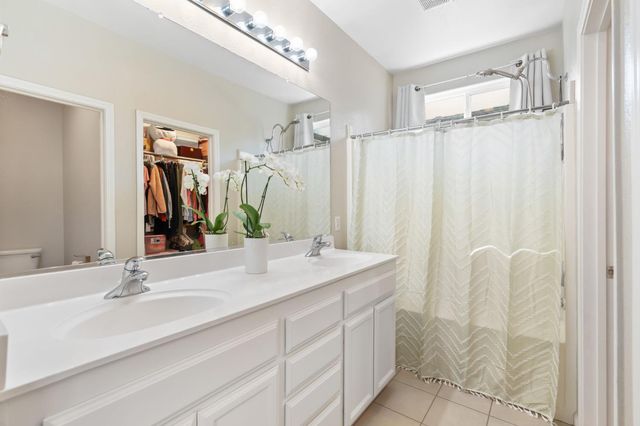 10065 Waterfield Dr, Elk Grove, CA 95757