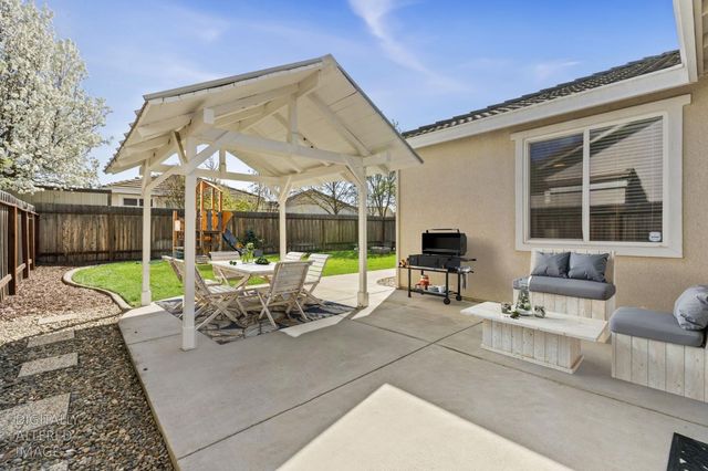 10065 Waterfield Dr, Elk Grove, CA 95757