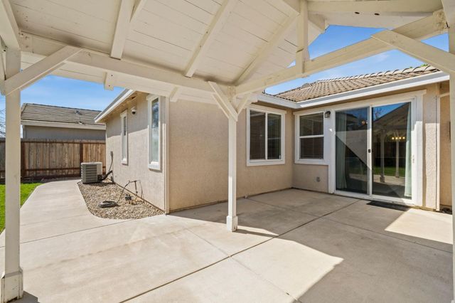 10065 Waterfield Dr, Elk Grove, CA 95757