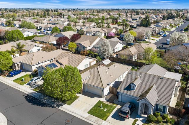 10065 Waterfield Dr, Elk Grove, CA 95757