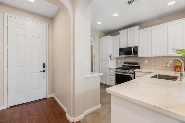 10065 Waterfield Dr, Elk Grove, CA 95757