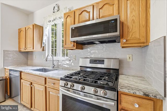 23 JUMPING BROOK LA, Barnegat, NJ 08005
