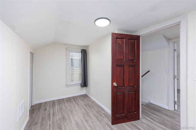 107 W Hayes Avenue, Hazel Park, MI 48030