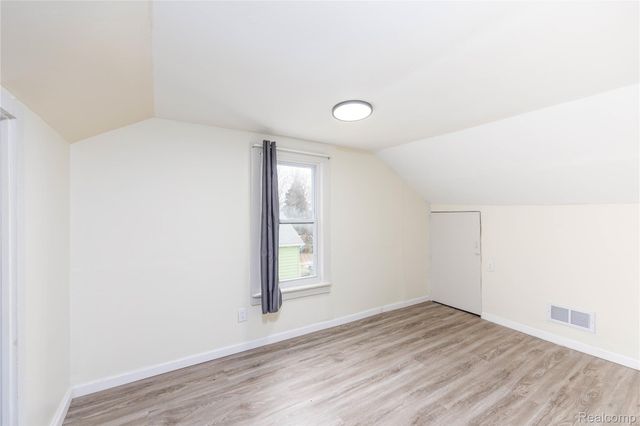 107 W Hayes Avenue, Hazel Park, MI 48030