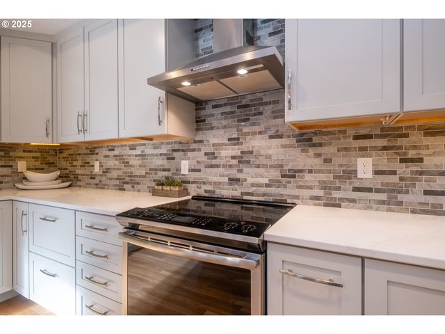 760 Sw RANGE Dr, Waldport, OR 97394