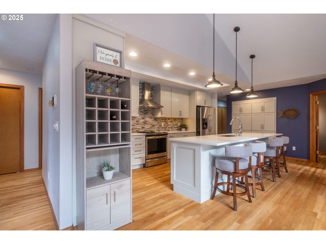 760 Sw RANGE Dr, Waldport, OR 97394