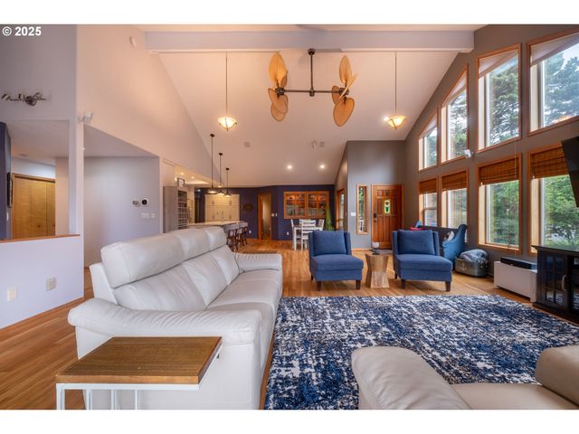 760 Sw RANGE Dr, Waldport, OR 97394