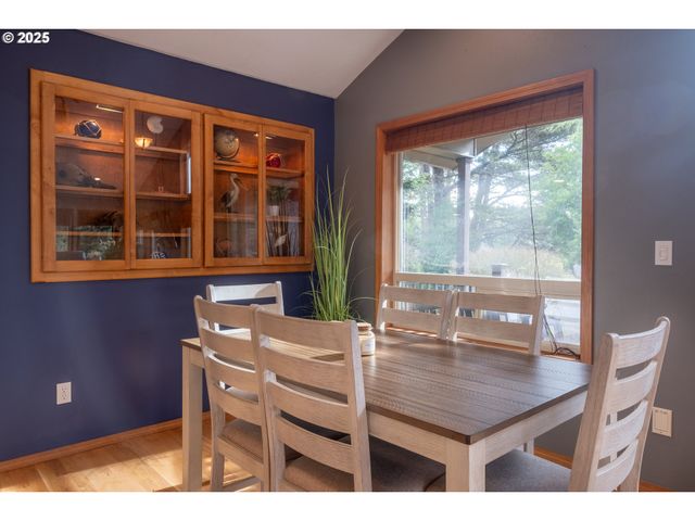 760 Sw RANGE Dr, Waldport, OR 97394