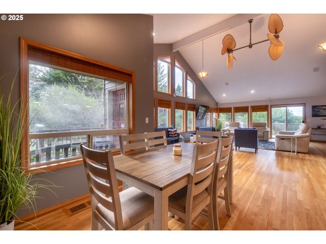 760 Sw RANGE Dr, Waldport, OR 97394