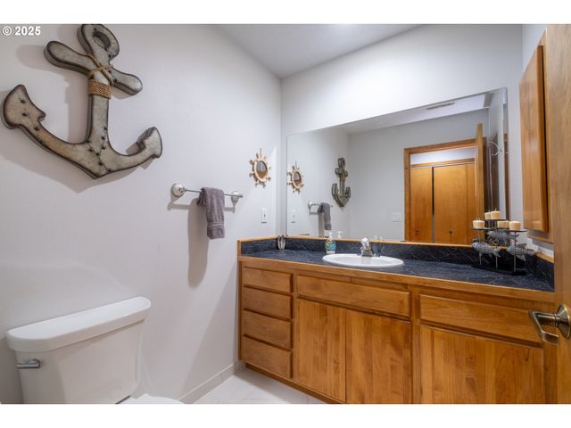 760 Sw RANGE Dr, Waldport, OR 97394