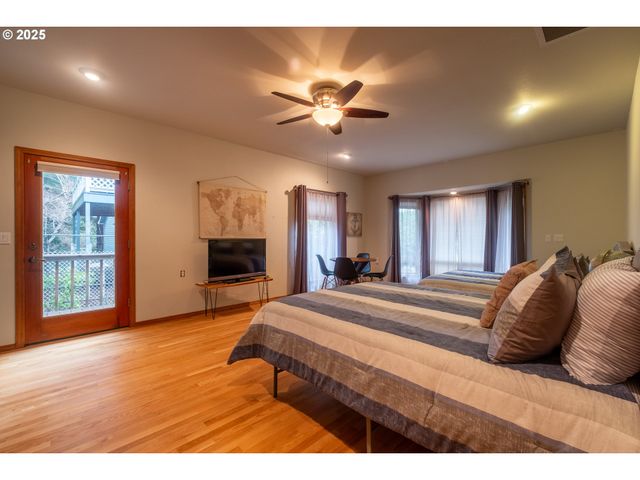 760 Sw RANGE Dr, Waldport, OR 97394