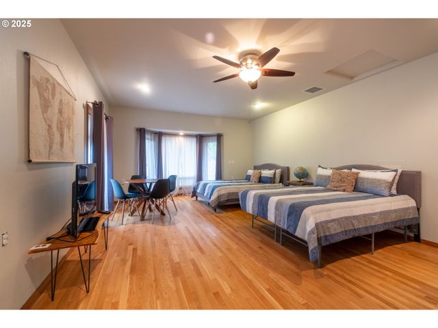 760 Sw RANGE Dr, Waldport, OR 97394