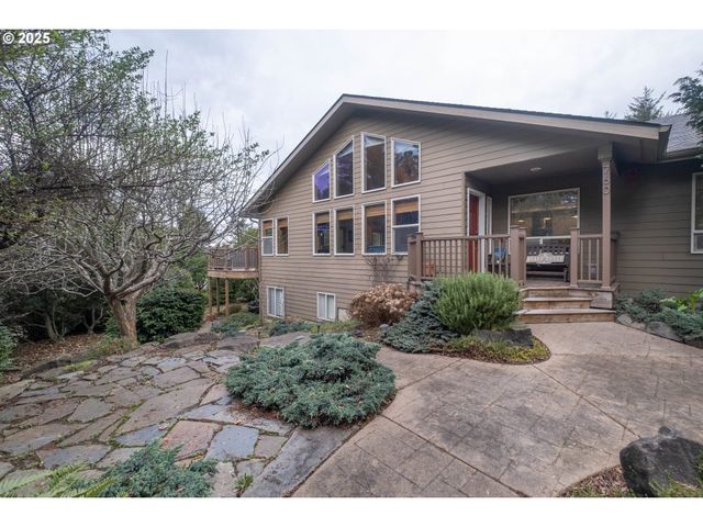 760 Sw RANGE Dr, Waldport, OR 97394