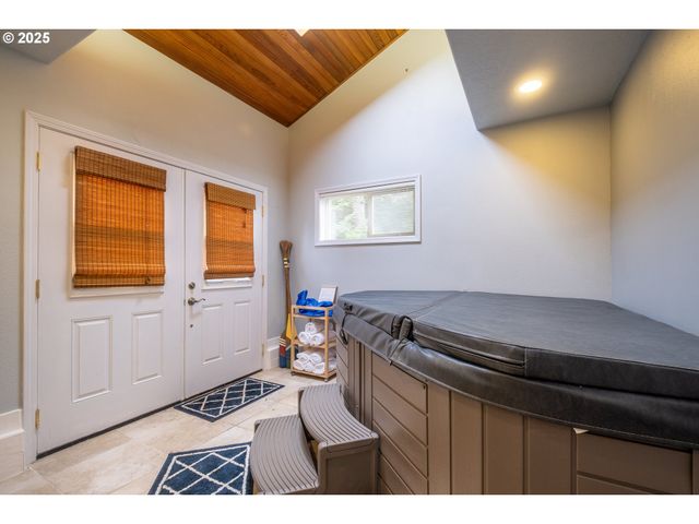 760 Sw RANGE Dr, Waldport, OR 97394