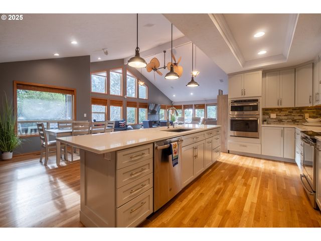 760 Sw RANGE Dr, Waldport, OR 97394