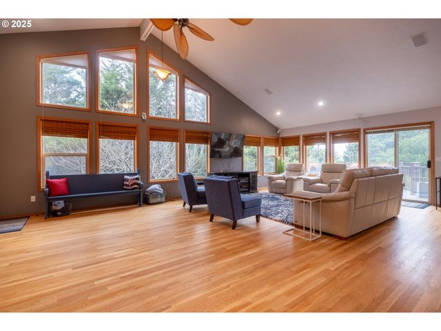 760 Sw RANGE Dr, Waldport, OR 97394