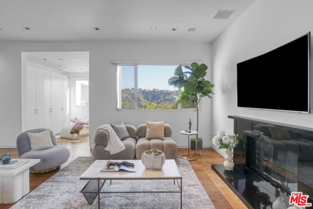 1116 Linda Flora Drive, Los Angeles, CA 90049