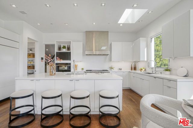 1116 Linda Flora Drive, Los Angeles, CA 90049