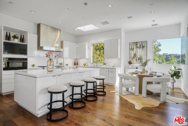 1116 Linda Flora Drive, Los Angeles, CA 90049