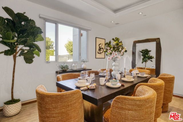 1116 Linda Flora Drive, Los Angeles, CA 90049