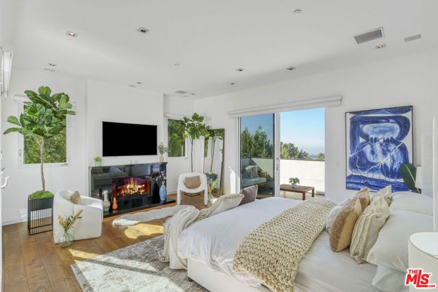 1116 Linda Flora Drive, Los Angeles, CA 90049