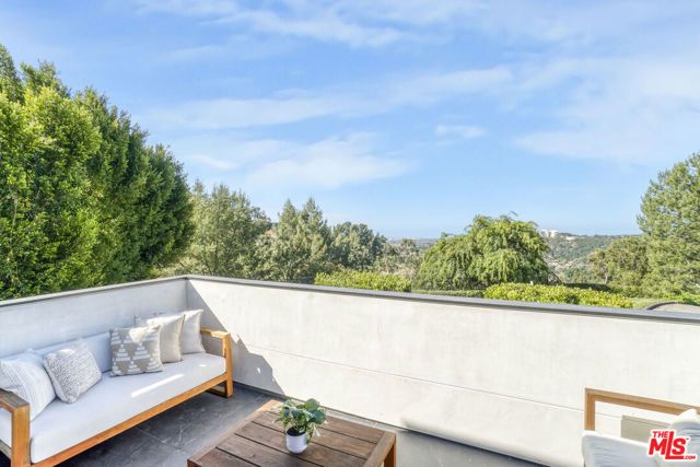 1116 Linda Flora Drive, Los Angeles, CA 90049