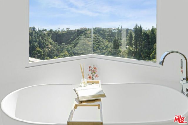 1116 Linda Flora Drive, Los Angeles, CA 90049