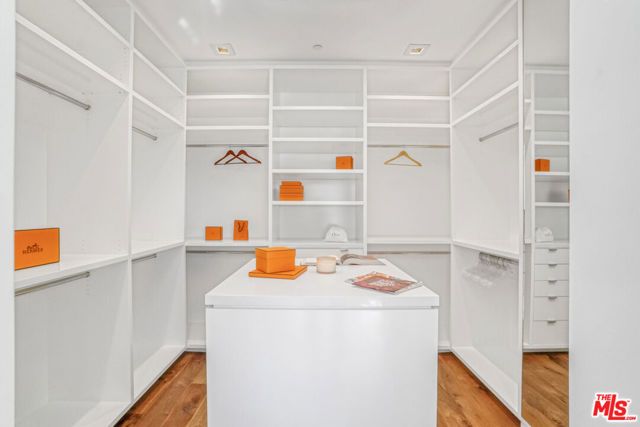 1116 Linda Flora Drive, Los Angeles, CA 90049