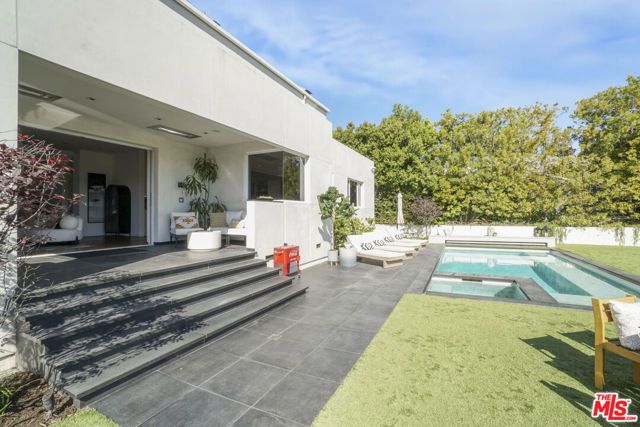 1116 Linda Flora Drive, Los Angeles, CA 90049