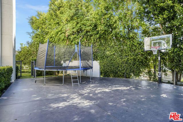 1116 Linda Flora Drive, Los Angeles, CA 90049