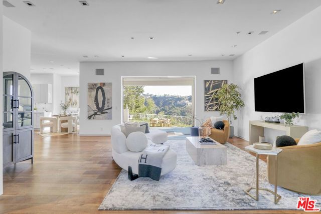 1116 Linda Flora Drive, Los Angeles, CA 90049