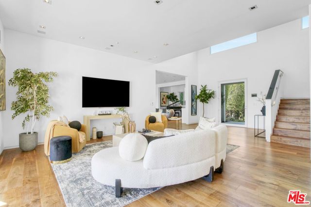 1116 Linda Flora Drive, Los Angeles, CA 90049