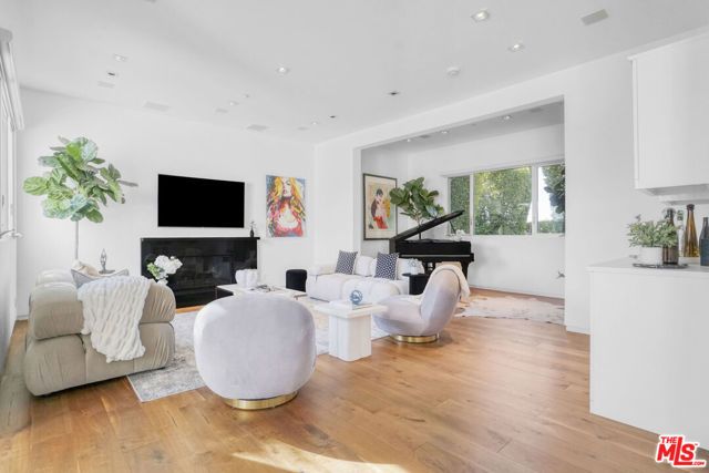 1116 Linda Flora Drive, Los Angeles, CA 90049