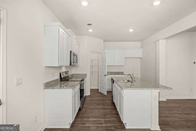 322 Friendship Oak Way, Hampton, GA 30228