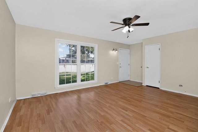 7714 Brookhaven Avenue, Darien, IL 60561