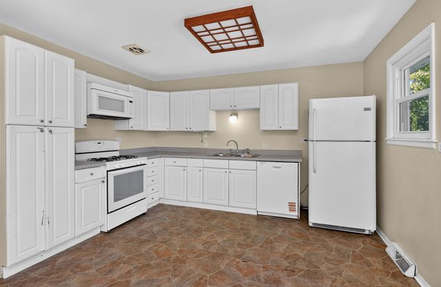 7714 Brookhaven Avenue, Darien, IL 60561