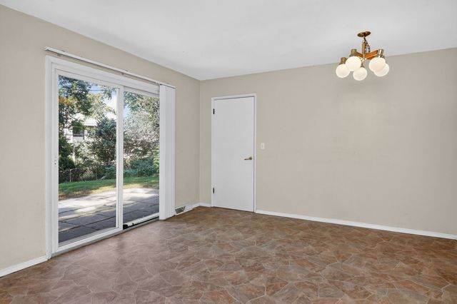 7714 Brookhaven Avenue, Darien, IL 60561