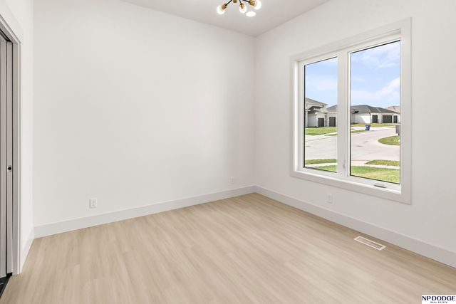 8117 S 184 Avenue, Omaha, NE 68136