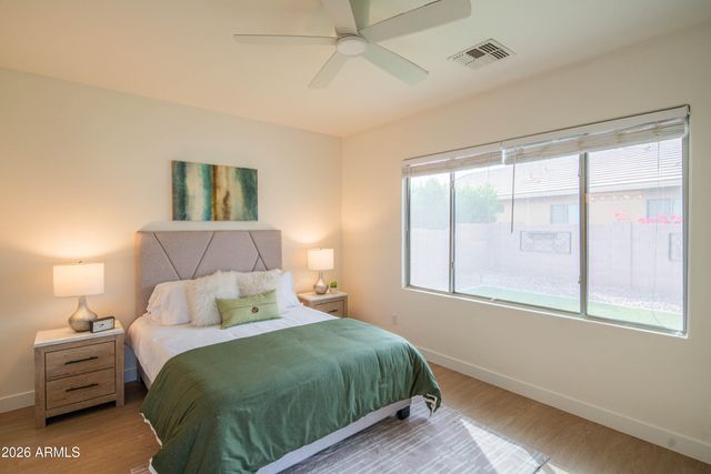 40130 N THUNDER HILLS Court, Phoenix, AZ 85086