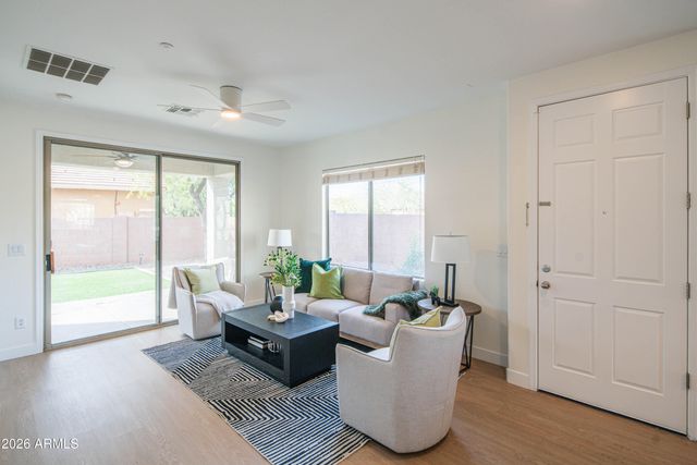 40130 N THUNDER HILLS Court, Phoenix, AZ 85086